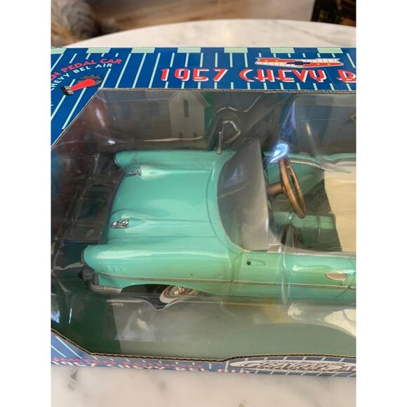 NIB Vintage Limited Edition 1:18 1957 Chevy Bel Air Surf Green Die-Cast Car - Picture 3 of 11